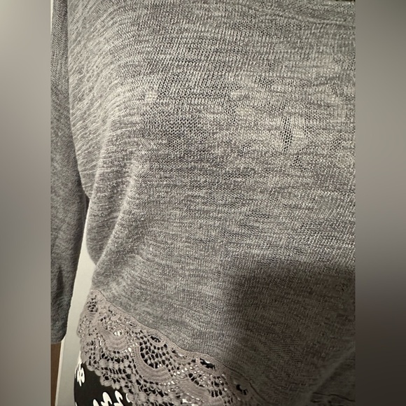 ABERCROMBIE & FITCH Long Sleeve Lace Trim High Low Top Small - Picture 3 of 12